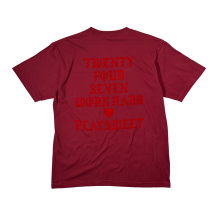 24/7 WORK HARD ♡ PLAY SWEET TEE / BURGANDY