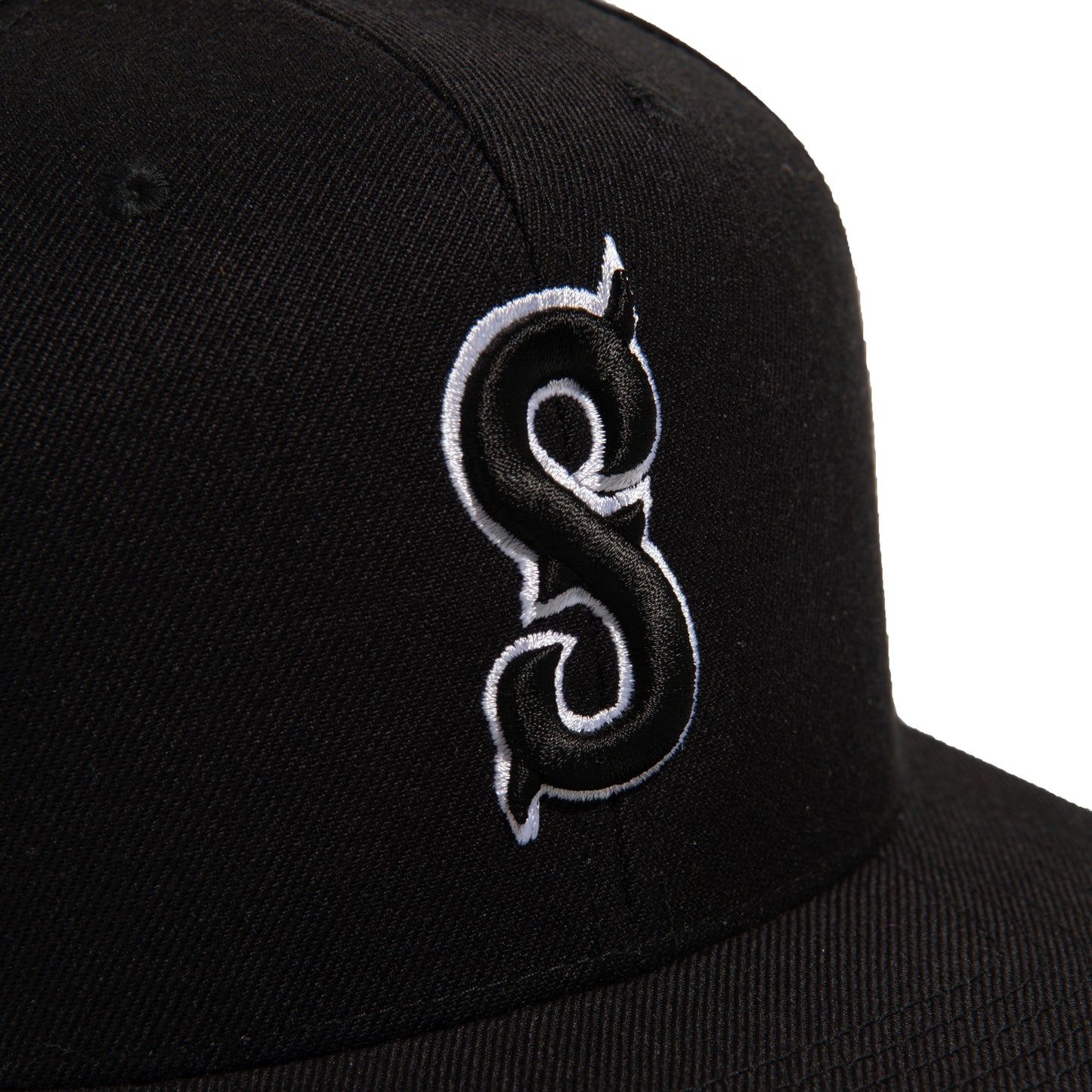 LEO B.B "10th anniversary patch" CAP 
BLACK x BLACK