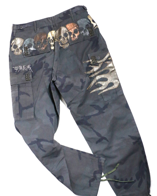 VINTAGE THE GREAT CHINA WALL SKULL PATCH CARGO PANTS /　W31